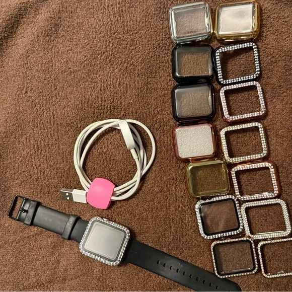 Apple Watch Series 3 with accessories - Picture 5 of 5